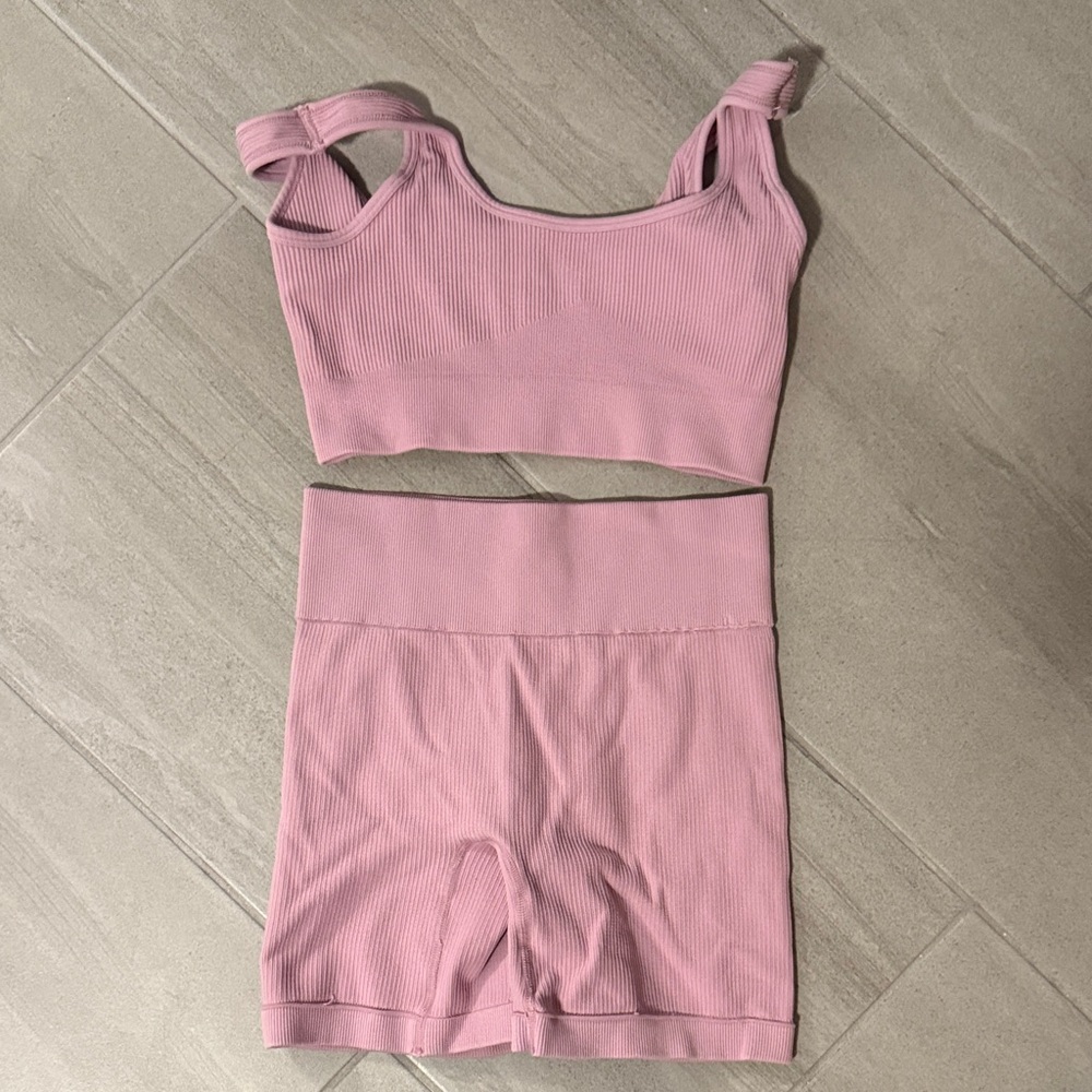 Comfortable Ribbed Sports Bra and Shorts Set